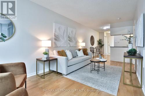 820 - 230 Queens Quay W, Toronto, ON - Indoor Photo Showing Living Room