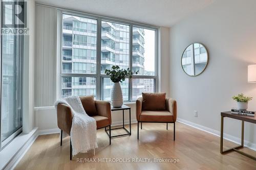 820 - 230 Queens Quay W, Toronto, ON - Indoor