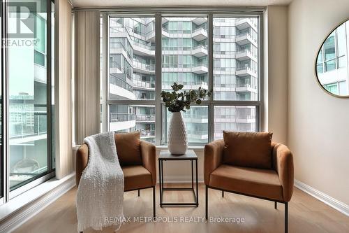 820 - 230 Queens Quay W, Toronto, ON - Indoor