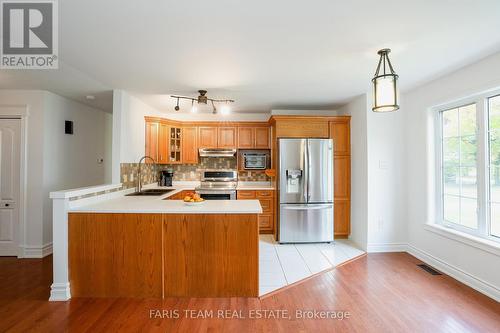 3801 Guest Road, Innisfil, ON - Indoor Photo Showing Kitchen