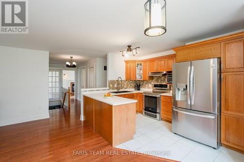 3801 Guest Road, Innisfil, ON - Indoor Photo Showing Kitchen