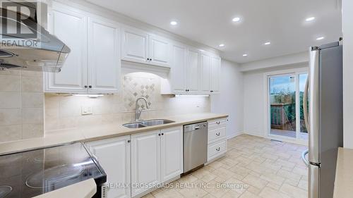 54 Foxglove Court, Markham, ON - Indoor Photo Showing Kitchen With Double Sink With Upgraded Kitchen