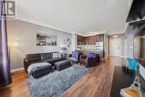 1601 - 9245 Jane Street, Vaughan, ON - Indoor Photo Showing Living Room