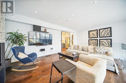 33 Edwin Avenue, Toronto, ON - Indoor Photo Showing Living Room