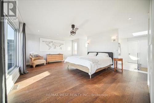 33 Edwin Avenue, Toronto, ON - Indoor Photo Showing Bedroom