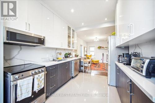 33 Edwin Avenue, Toronto, ON - Indoor Photo Showing Kitchen With Double Sink With Upgraded Kitchen