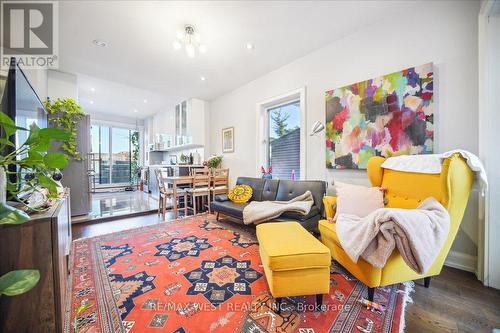 33 Edwin Avenue, Toronto, ON - Indoor Photo Showing Living Room