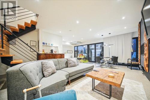 33 Edwin Avenue, Toronto, ON - Indoor Photo Showing Living Room