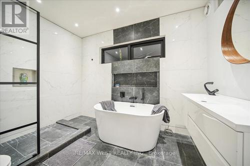 33 Edwin Avenue, Toronto, ON - Indoor Photo Showing Bathroom