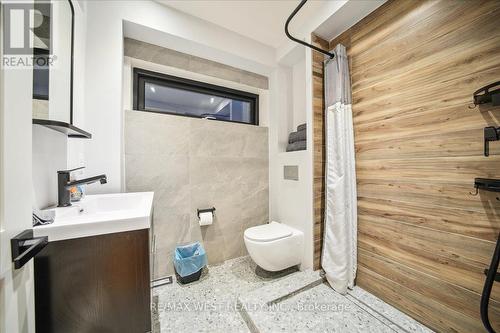 33 Edwin Avenue, Toronto, ON - Indoor Photo Showing Bathroom