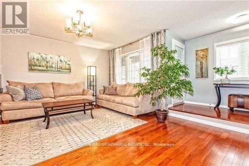 7 - 2340 Parkhaven Boulevard, Oakville, ON - Indoor Photo Showing Living Room