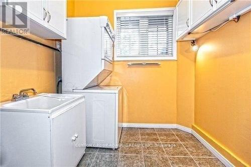 7 - 2340 Parkhaven Boulevard, Oakville, ON - Indoor Photo Showing Laundry Room