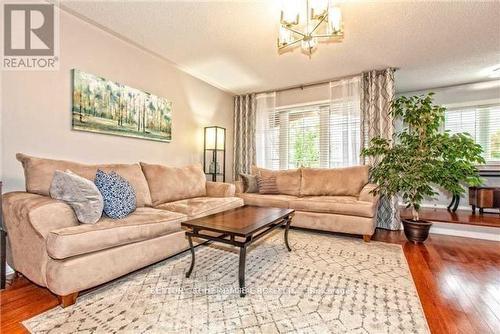 7 - 2340 Parkhaven Boulevard, Oakville, ON - Indoor Photo Showing Living Room