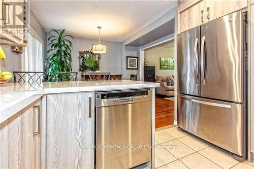 7 - 2340 Parkhaven Boulevard, Oakville, ON - Indoor Photo Showing Kitchen