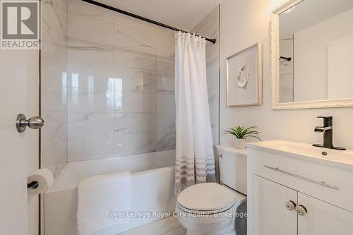 224 - 26 Ontario Street, Guelph (St. Patrick'S Ward), ON - Indoor Photo Showing Bathroom