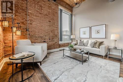 224 - 26 Ontario Street, Guelph (St. Patrick'S Ward), ON - Indoor Photo Showing Living Room