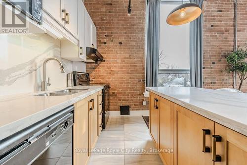 224 - 26 Ontario Street, Guelph (St. Patrick'S Ward), ON - Indoor Photo Showing Kitchen With Double Sink