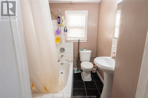 3491 Sandwich Street, Windsor, ON - Indoor Photo Showing Bathroom