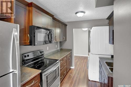 106 34 Nollet Avenue, Regina, SK - Indoor Photo Showing Kitchen