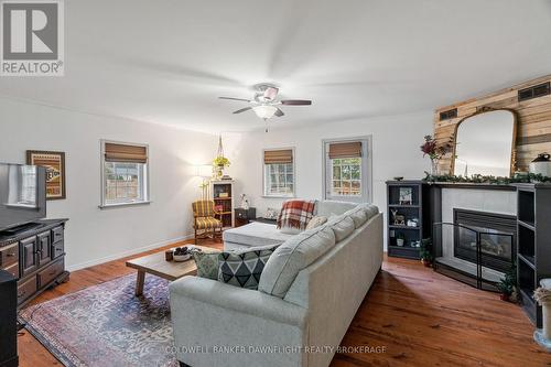 133 King Street, North Middlesex (Parkhill), ON - Indoor Photo Showing Living Room With Fireplace