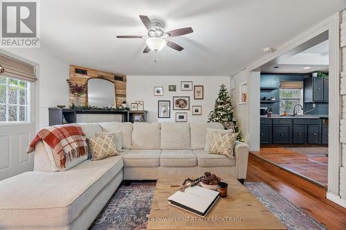 133 King Street, North Middlesex (Parkhill), ON - Indoor Photo Showing Living Room