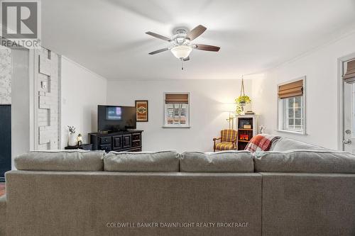 133 King Street, North Middlesex (Parkhill), ON - Indoor Photo Showing Living Room