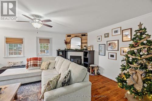 133 King Street, North Middlesex (Parkhill), ON - Indoor Photo Showing Living Room