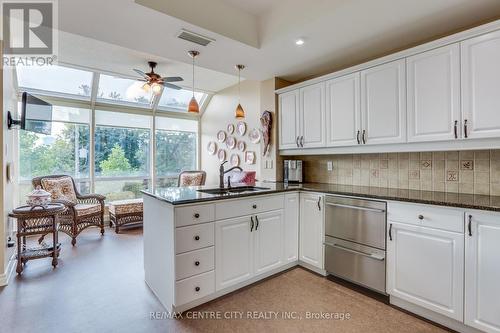 207 - 250 Sydenham Street, London, ON - Indoor Photo Showing Kitchen