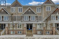 18 - 208 CHAPMAN MILLS DRIVE  Ottawa, ON K2J 0B8