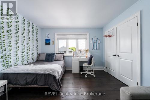 8 Runnymede Road, Port Colborne, ON - Indoor Photo Showing Bedroom