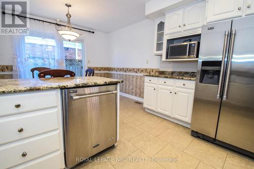 9 Bahama Bay, St. Catharines (441 - Bunting/Linwell), ON - Indoor Photo Showing Kitchen With Upgraded Kitchen