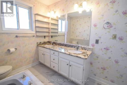 9 Bahama Bay, St. Catharines (441 - Bunting/Linwell), ON - Indoor Photo Showing Bathroom