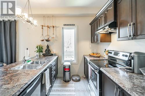 8625 Jennifer Crescent, Niagara Falls (219 - Forestview), ON - Indoor Photo Showing Kitchen With Double Sink With Upgraded Kitchen