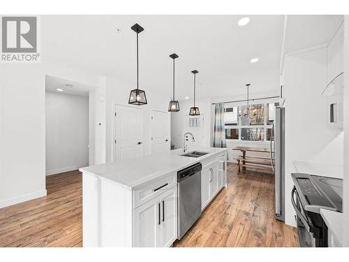 12075 Oceola Road Unit# 34, Lake Country, BC - Indoor Photo Showing Kitchen With Double Sink With Upgraded Kitchen