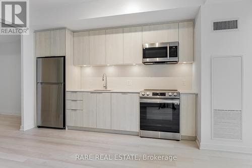 2401 - 357 King Street W, Toronto, ON - Indoor Photo Showing Kitchen