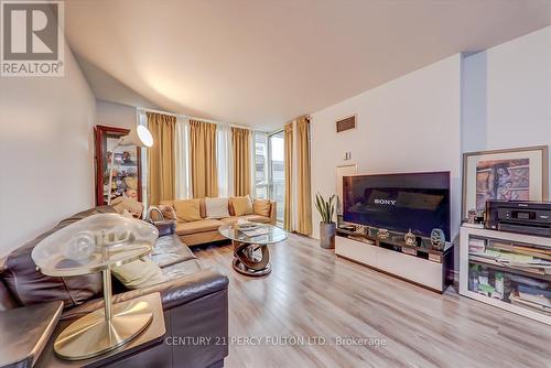 709 - 750 Bay Street, Toronto, ON - Indoor Photo Showing Living Room