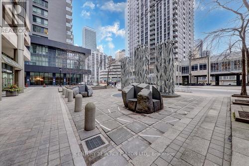 709 - 750 Bay Street, Toronto, ON - Outdoor