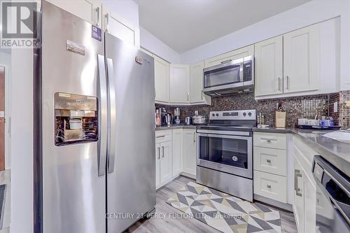 709 - 750 Bay Street, Toronto, ON - Indoor Photo Showing Kitchen With Stainless Steel Kitchen