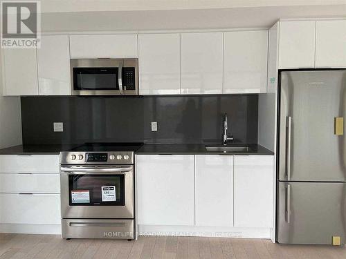 1402 - 25 Richmond Street E, Toronto, ON - Indoor Photo Showing Kitchen