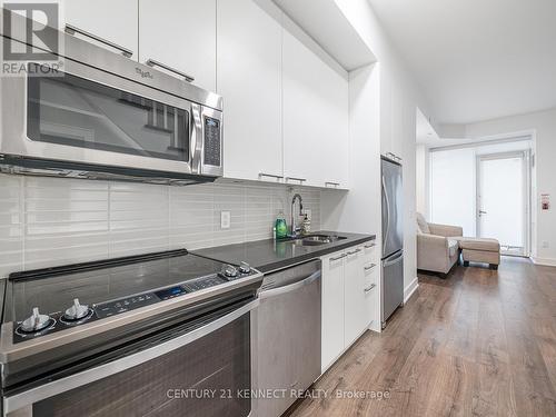 Th4 - 30 Roehampton Avenue, Toronto, ON - Indoor Photo Showing Kitchen With Double Sink With Upgraded Kitchen