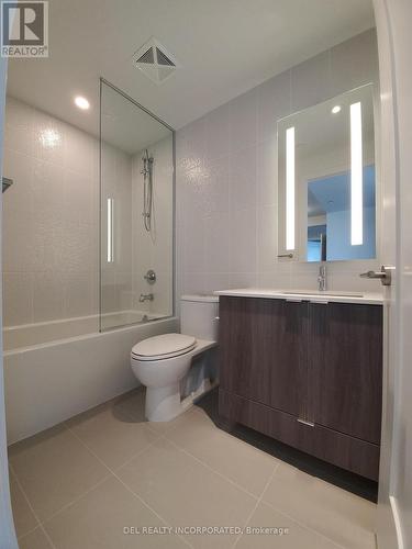 4023 - 585 Bloor Street E, Toronto, ON - Indoor Photo Showing Bathroom