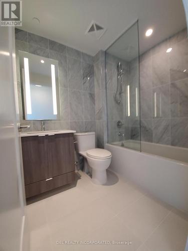 4023 - 585 Bloor Street E, Toronto, ON - Indoor Photo Showing Bathroom