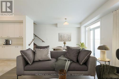 58 Masters Street, Welland, ON - Indoor Photo Showing Living Room