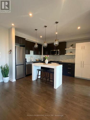 404 - 520 North Service Road, Grimsby, ON - Indoor Photo Showing Kitchen