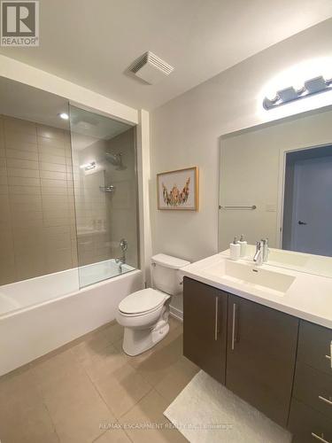 404 - 520 North Service Road, Grimsby, ON - Indoor Photo Showing Bathroom