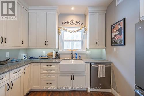 316 1/2 Riverside Drive, Kawartha Lakes (Bobcaygeon), ON - Indoor Photo Showing Kitchen