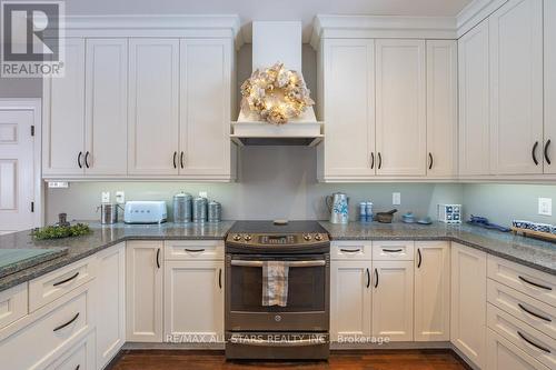 316 1/2 Riverside Drive, Kawartha Lakes (Bobcaygeon), ON - Indoor Photo Showing Kitchen