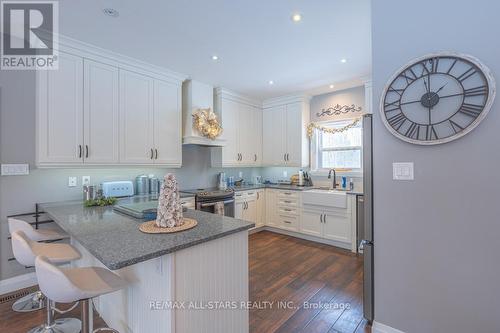 316 1/2 Riverside Drive, Kawartha Lakes (Bobcaygeon), ON - Indoor Photo Showing Kitchen