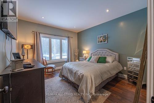 316 1/2 Riverside Drive, Kawartha Lakes (Bobcaygeon), ON - Indoor Photo Showing Bedroom