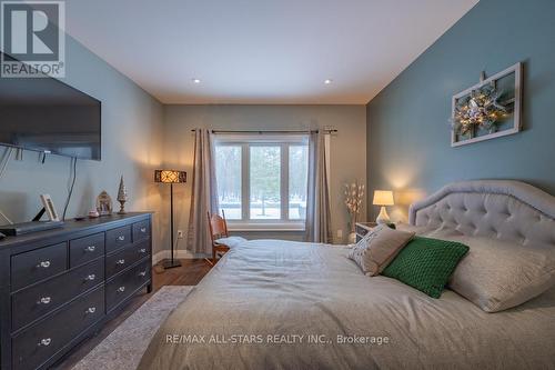 316 1/2 Riverside Drive, Kawartha Lakes (Bobcaygeon), ON - Indoor Photo Showing Bedroom